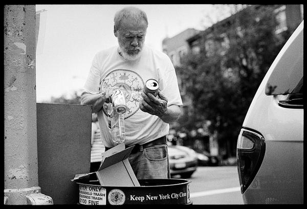 Shoin collecting cans