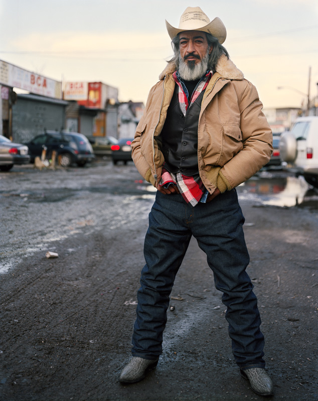 02 mukhopadhyay shayok 20120303 willets point palestinian clothes vendor 2c